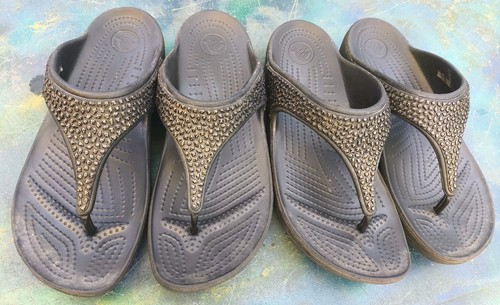 Paar schwarze crocs - 2,