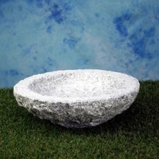 Vogelbad aus Granit in Schalenform 