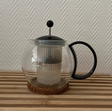 Teekanne bodum, mit Teesieb und Korkuntersetzer