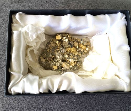 Großer pyrit stufe 211 g - pyrit,