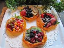 KÜNSTLICHE KLEBRIGE