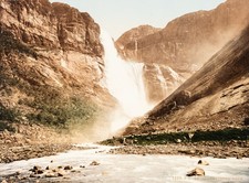Skjeggedalsfoss bei Odda, um