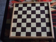 Spielkoffer aus Holz mit Holzspielsteinen - Backgammon, Dame und Mühle