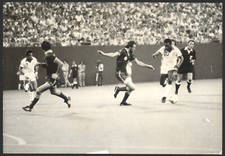 Foto von Pele, New York Cosmos, Mai 1977 handsigniertes Foto: Camera Prees