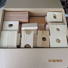 8 Nistkästen als Bausatz zum selber Schrauben, mardersicher, massiv