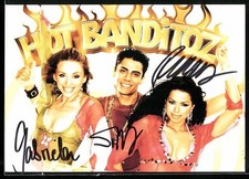 Ansichtskarte Musiker der Band Hot Banditoz in Bühnenoutfits, Autogramme 