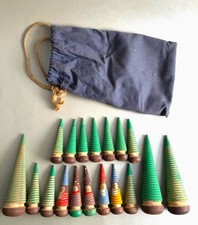 altes Holzspielzeug 18 Bäumchen aus Holz Spielzeug,1960er gedrechselt Tannenbaum