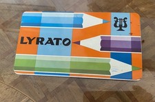 12 Lyrato  676  Buntstifte Farbstifte Holz Stifte in der Blechdose Vintage
