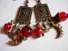 CoSi's Ohrringe UNIKAT orientalisch rot bronze Mond Vogel Charms ausgefallen