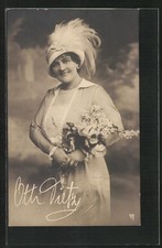 Ansichtskarte Opernsängerin Otti Vietz mit Blumenstrauss 