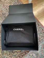 CHANEL 2.55 Reissue Maxi Flap Bag Schwarz,