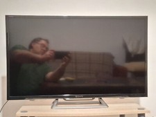 SONY-KDL32R250C Fenrseher mit Standfuß.