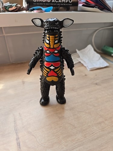 Eeg monster gango - ultra, serie