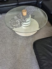 Runder Glastisch mit Metallrahmen, Kaffeetisch, Couchtisch, Beistelltisch