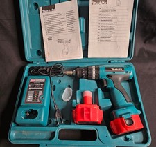 Makita 12V Akkuschrauber 8270D + 2  Akkus, Ladegerät & Koffer -FUNKTIONIERT-