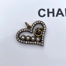GG Gucci Charm Anhänger Knopf Knöpfe gold buttons Logo Perlen Strass Herz 