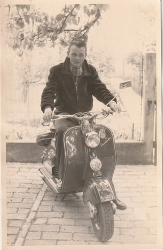 Foto junger mann auf nsu - mann,