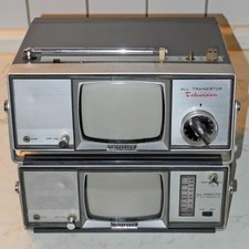 2 Stück Quelle Universum TV-Koffer Fernseher Modell FK 100 + FK100R