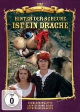 Hinter der Scheune ist ein