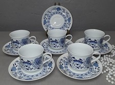 Kaffeetassen mit Untertassen