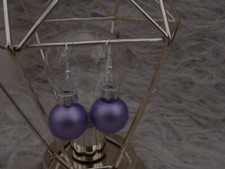 Modeschmuck 1 Paar Ohrringe Glas Mini Weihnachtsbaumkugel lila Christbaumkugel