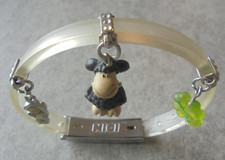 NICI Armreifen Schmuck mit Verzierungen weiß/silberfarbend Motiv Schafe Nr.4073