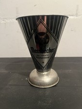 alter Metall Blech Messbecher