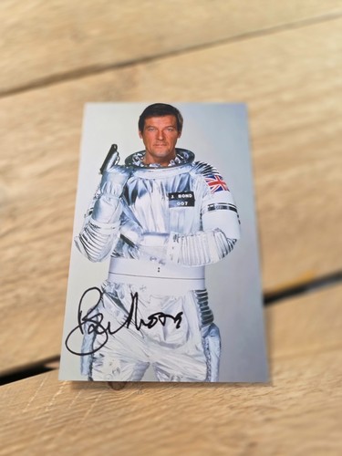 Roger moore - bond),