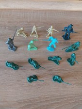 14 Plastik Soldaten