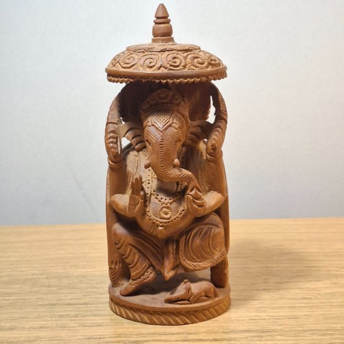 Ganesha mit schirm - schirm, thron
