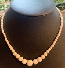 ?Neu-Gablonzer Halskette, 90er Jahre, weiße Glasperlen, 42cm.       378