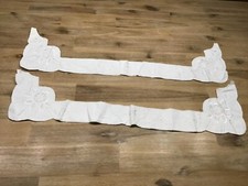 2 weiße Stoffbordüren mit Stickerei ca. 70 x 7 cm