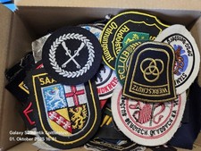 Restposten einer Aufnäher Näherei, 800 Gramm, Europa, Militär, Rotes Kreuz usw..