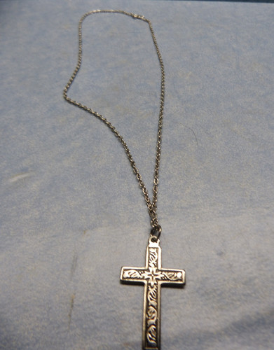 Schmale kette mit - schmale, kreuz