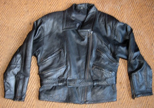 Schwarze kurze lederjacke - schwarze,