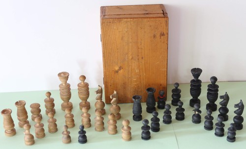 Sehr altes schachspiel mit - sehr,
