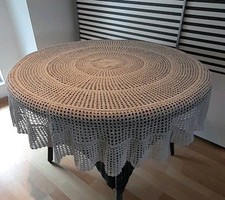 Dekorativ und handgestrickt*Tischdecke*Oma's Handarbeit* * ca. Ø 142cm* 