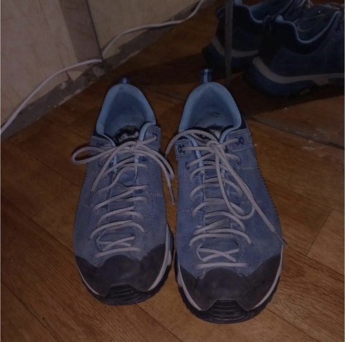 Trekking boots