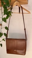 SANDQVIST Tasche Braun Crossbody Umhängetasche Messenger Veganes Leder Toploader