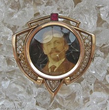 Damen Brosche in mit Rubin