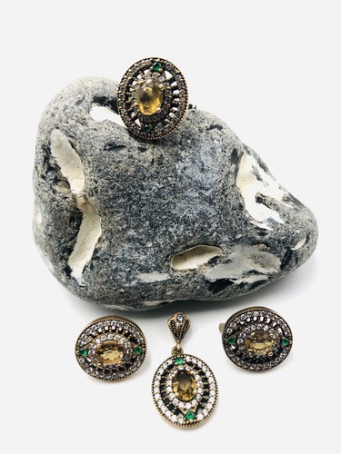 Seltener schmuck - seltener,