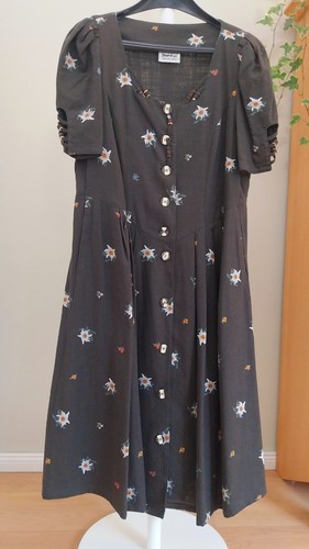 Hochwertiges trachtenkleid von - hochwertiges,