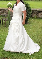 Brautkleid Creme mit Jäckchen