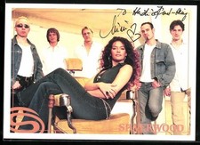 Musiker der Band Silverwood blicken in die Kamera, Autogramme, Ansichtskarte 