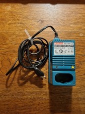 Makita Akku Ladegerät DC 7100 Schnellladegerät Akkuschrauber 230V 7.2V 1.2A Grün