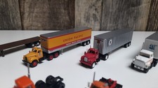 8 Lkws Sattelzüge Lastwagen Trucks Trailer Konvolut Spur N 1:160 Atlas (CMW?)