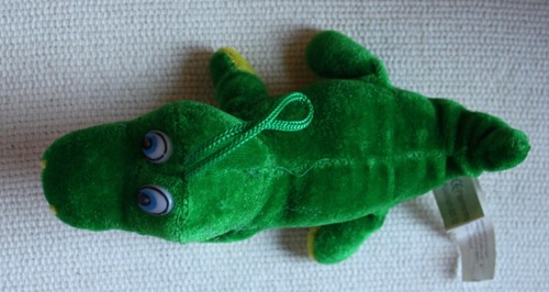 Kleines plüschtier krokodil - kleines,