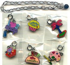 Bettelarmband für Kinder mit 6 bunten Anhängern - neu