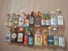 21 sehr alte Miniatur Schnapsflaschen - Sammlungsauflösung