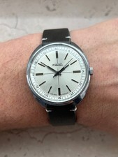 Eine Raketa Uhr in edlem